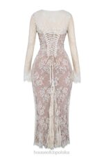 House of CB Artemis kremowa sukienka maxi koronkowa vintage stylizacja - Image 10