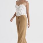 House of CB Cameron Caramel luźne dopasowane spodnie trendy stylowe odzież