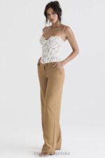 House of CB Cameron Caramel luźne dopasowane spodnie trendy stylowe odzież - Image 5