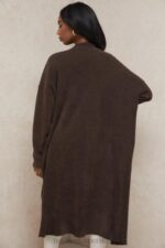 House of CB Chloe oversize kardigan czekoladowy moda trendy - Image 15