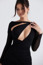 House of CB Czarna mini sukienka Mikołaja z brokatowym wycięciem modna elegancja na każdą okazję - Image 6