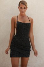 House of CB Czarna mini sukienka Rheanna z drapowaniem boucle - Image 11