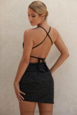 House of CB Czarna mini sukienka Rheanna z drapowaniem boucle - Image 15