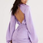House of CB Satynowa sukienka mini Kate Orchid z kopertowym przodem Modny Look na Każdą Okazję