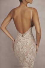 House of CB Sukienka midi koronki Serelle w kolorze kości słoniowej elegancka moda na każdą okazję - Image 3