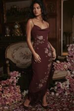 House of CB Wina Eloisa Midi Sukienka z Haftem Elegancja - Image 14