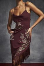 House of CB Wina Eloisa Midi Sukienka z Haftem Elegancja - Image 3