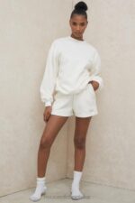 Tommy Biała Oversize Bluza z Okrągłym Dekoltem Modna Odzież - Image 10