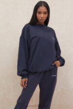 Tommy Granatowa Oversize Bluza z Okrągłym Dekoltem Modny Styl - Image 2