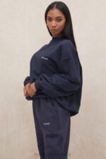 Tommy Granatowa Oversize Bluza z Okrągłym Dekoltem Modny Styl - Image 10