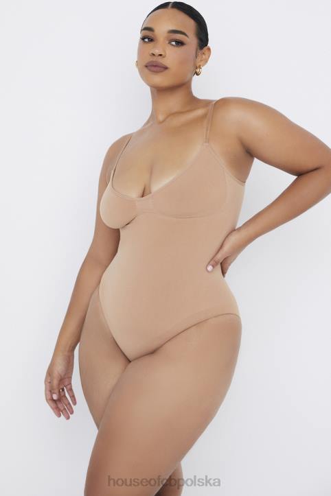House of CB krótkie body cafe au lait z rzeźbieniem modna odzież kobieca