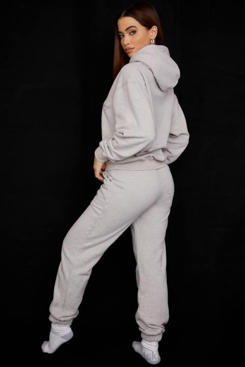 House of CB jasnoszare spodnie joggingowe polarowe komfort i styl