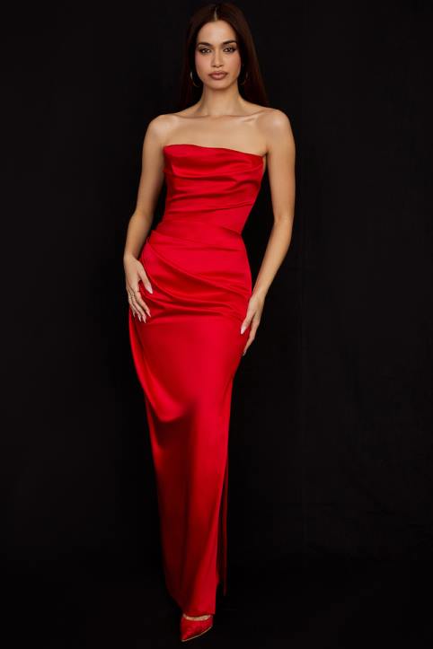 House of CB Szkarłatna Suknia Bez Ramiączek Adrienne Elegancja i Styl