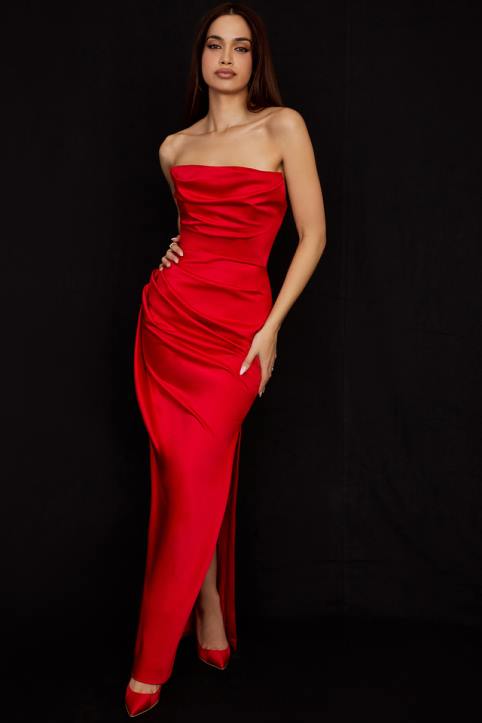 House of CB Szkarłatna Suknia Bez Ramiączek Adrienne Elegancja i Styl